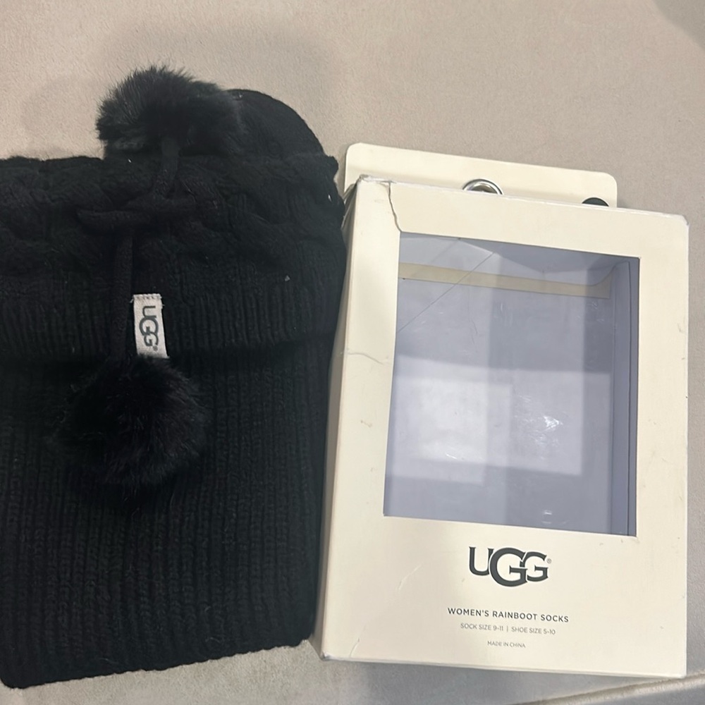 UGG women’s rainboot socks ~ Pom Pom | Never Worn